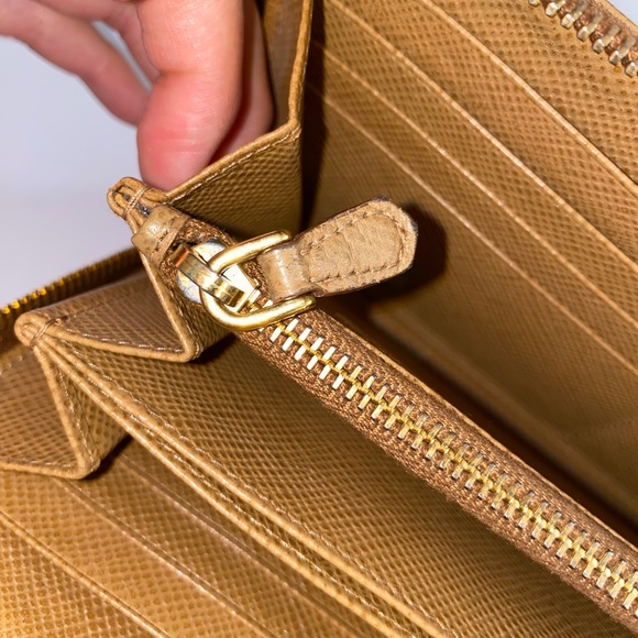 Prada Saffiano leather in color caramel (pre-owned) - Picture 12 of 14